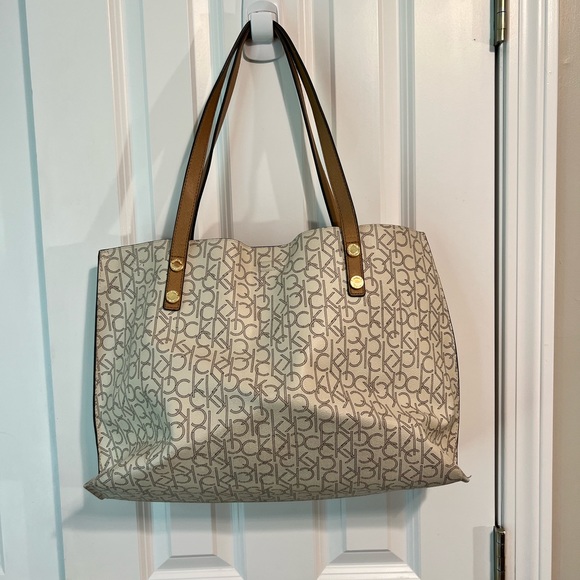 Calvin Klein Extra Large Cream and Brown Tote w/ Wallet and Base shaper. - Picture 2 of 13